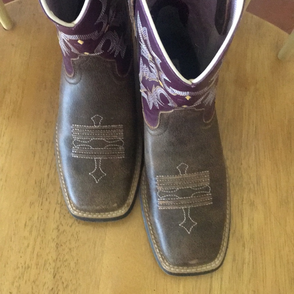 Ariat size 3 youth boots - Picture 2 of 6